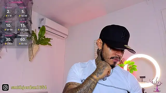 JordanSmiith  online show from October 28, 8:44 pm