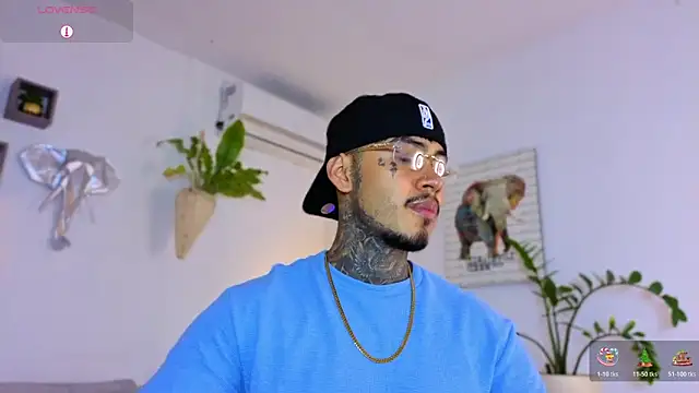 JordanSmiith  online show from December 19, 9:22 pm