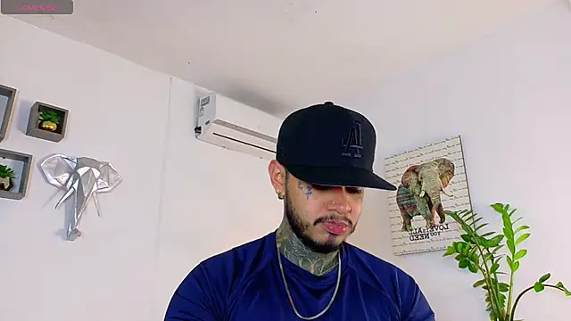 Snapshot of JordanSmiith_ chatting on February 17, 8:37 pm JordanSmiith online show from February 17, 8:37 pm