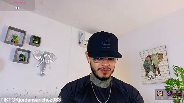 Snapshot of JordanSmiith_ chatting on February 18, 8:38 pm JordanSmiith online show from February 18, 8:38 pm