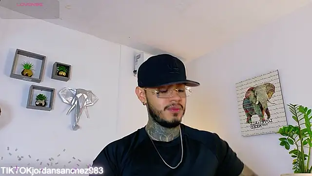 Snapshot of JordanSmiith_ chatting on February 19, 7:54 pm JordanSmiith online show from February 19, 7:54 pm