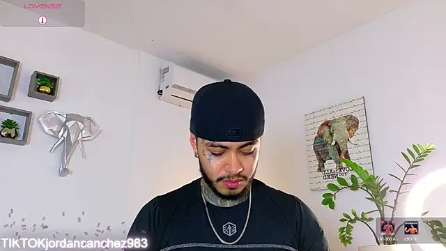 Snapshot of JordanSmiith_ chatting on February 24, 10:08 pm JordanSmiith online show from February 24, 10:08 pm