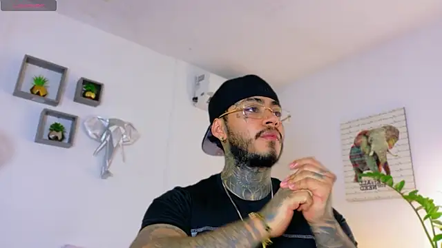 Snapshot of JordanSmiith_ chatting on March 2, 8:15 pm JordanSmiith online show from March 2, 8:15 pm