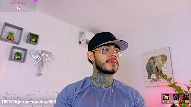 Snapshot of JordanSmiith_ chatting on March 3, 8:04 pm JordanSmiith online show from March 3, 8:04 pm