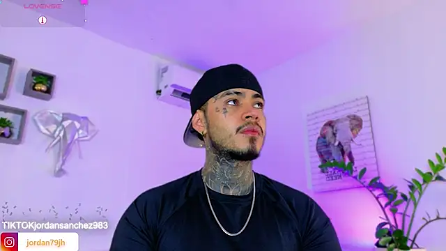 Snapshot of JordanSmiith_ chatting on March 19, 8:24 pm JordanSmiith online show from March 19, 8:24 pm