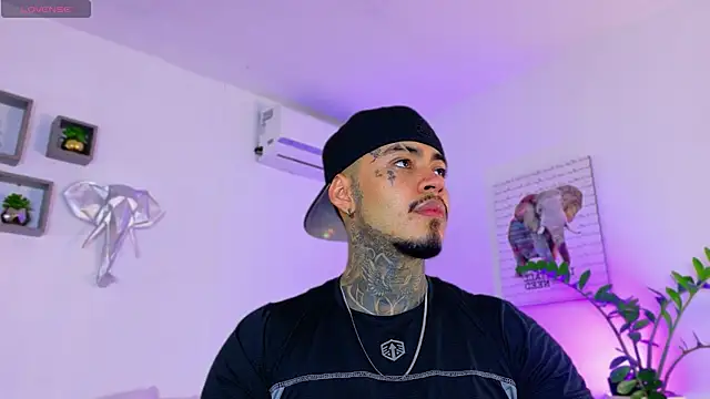 Snapshot of JordanSmiith_ chatting on March 23, 9:41 pm JordanSmiith online show from March 23, 9:41 pm