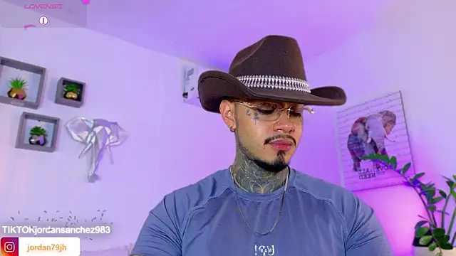 Snapshot of JordanSmiith_ chatting on March 24, 7:52 pm JordanSmiith online show from March 24, 7:52 pm