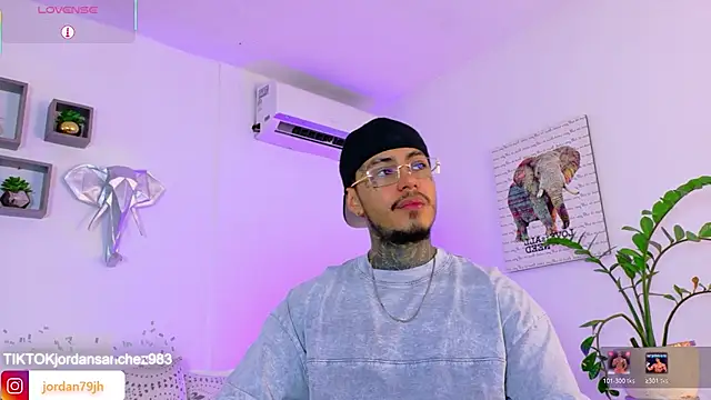 JordanSmiith  online show from June 10, 8:41 pm
