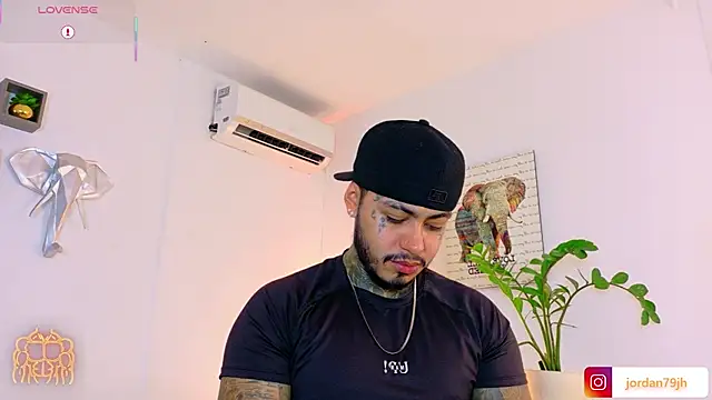 JordanSmiith  online show from July 18, 8:34 pm
