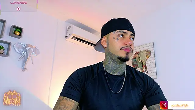 JordanSmiith  online show from July 22, 8:33 pm