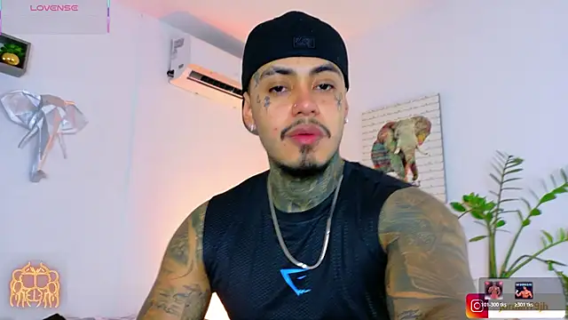 JordanSmiith  online show from July 23, 10:08 pm