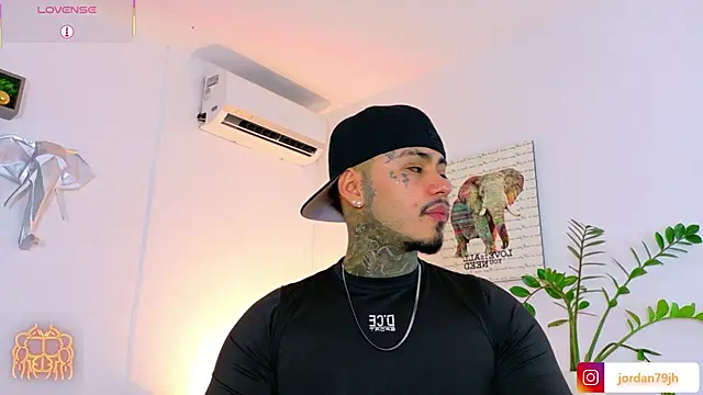 JordanSmiith  online show from July 24, 9:57 pm