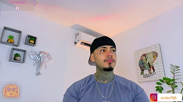 JordanSmiith  online show from July 25, 10:29 pm