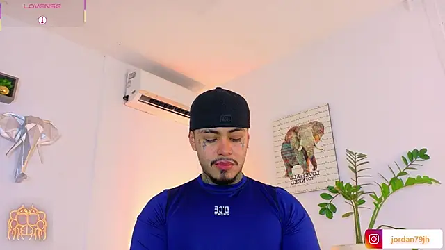 JordanSmiith  online show from July 27, 9:55 pm