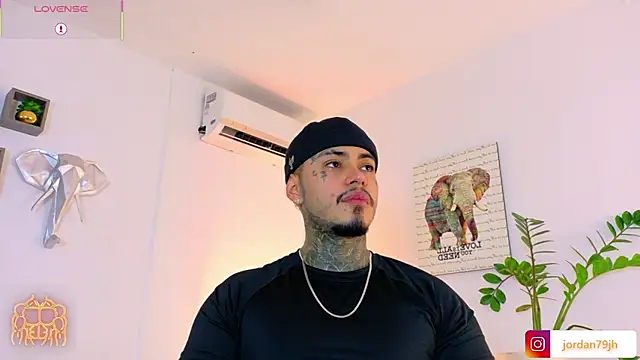 JordanSmiith  online show from July 28, 10:42 pm