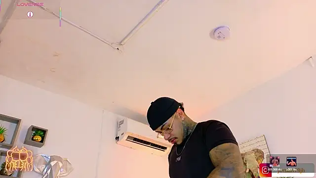 JordanSmiith  online show from July 29, 9:13 pm