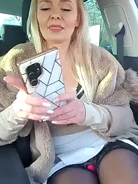 GjuliaX online show from February 9, 9:05 am