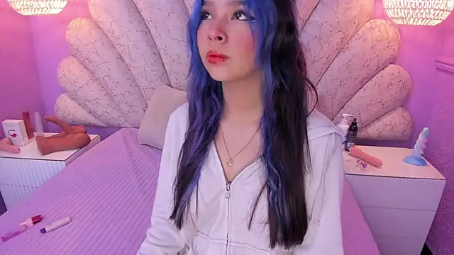 chloe watson  online show from December 21, 8:43 pm