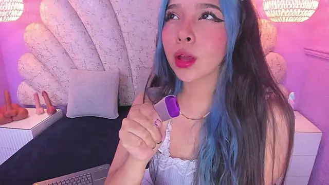 chloe watson  online show from January 12, 10:43 pm