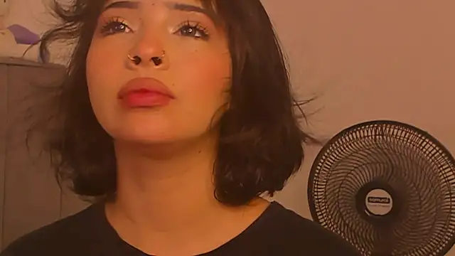 Snapshot of chloe_watson_ chatting on July 9, 7:51 pm chloe watson online show from July 9, 7:51 pm