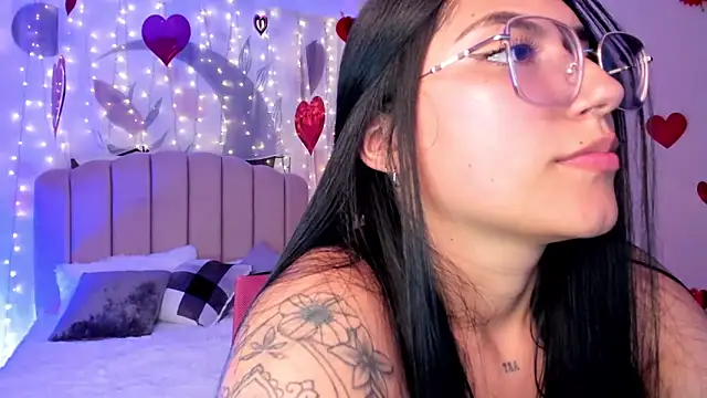 Snapshot of _allondra_ chatting on February 12, 4:12 am allondra online show from February 12, 4:12 am