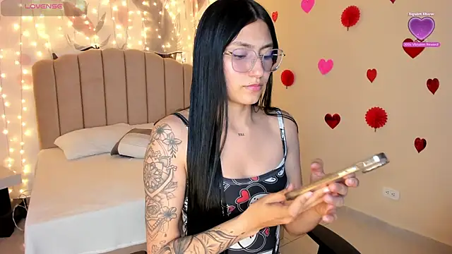 Snapshot of _allondra_ chatting on February 24, 2:08 am allondra online show from February 24, 2:08 am