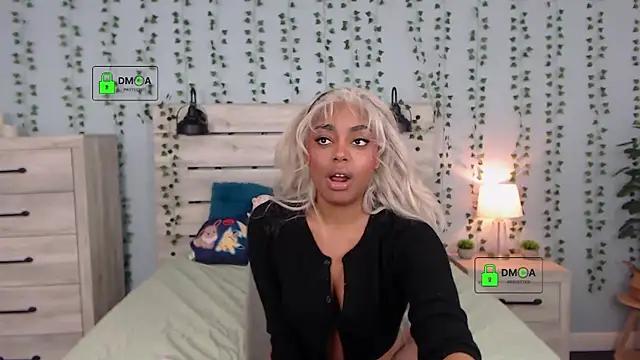 RobynKnight online show from February 6, 5:01 am