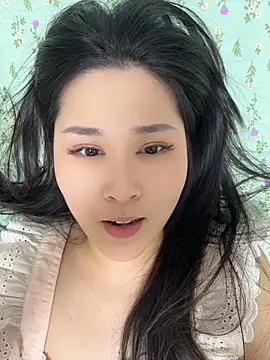 Snapshot of Fannywell chatting on May 31, 6:09 pm Fannywell online show from May 31, 6:09 pm