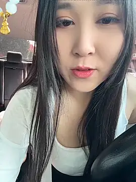 Snapshot of Fannywell chatting on June 7, 8:18 am Fannywell online show from June 7, 8:18 am