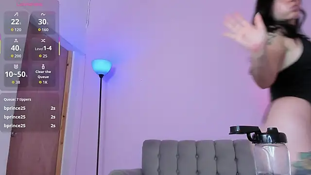 zoe6x online show from March 18, 6:00 pm