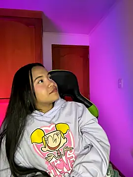 Snapshot of leila_22 chatting on October 18, 7:20 am leila 22 online show from October 18, 7:20 am