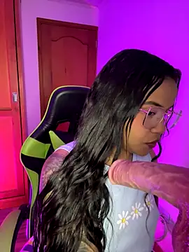 Snapshot of leila_22 chatting on November 4, 7:40 am leila 22 online show from November 4, 7:40 am