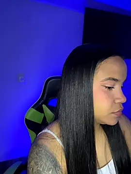 Snapshot of leila_22 chatting on November 19, 7:52 am leila 22 online show from November 19, 7:52 am