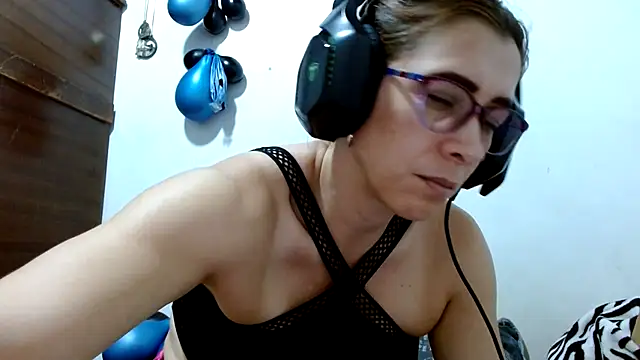 Snapshot of mademonsexy chatting on October 10, 3:38 am mademonsexy online show from October 10, 3:38 am