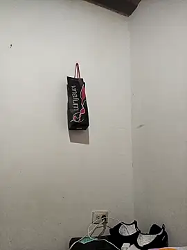 Snapshot of mademonsexy chatting on November 22, 2:54 am mademonsexy online show from November 22, 2:54 am