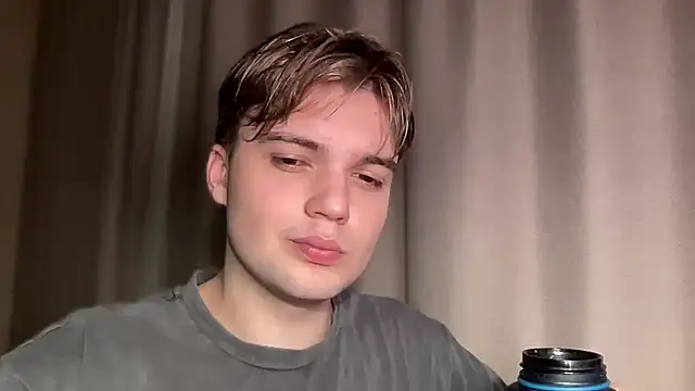 superfluboy  online show from February 24, 7:09 pm