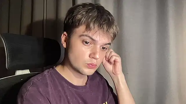 superfluboy  online show from October 26, 7:20 pm