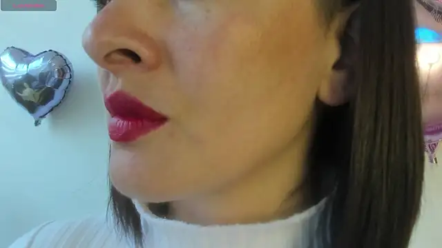 queen fetish online show from June 3, 8:03 pm