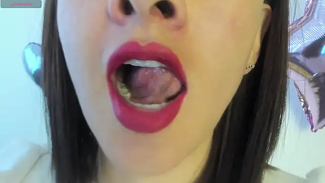 queen fetish online show from June 18, 3:38 pm