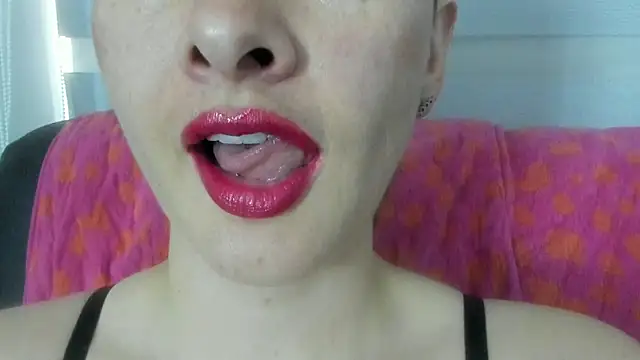 queen fetish online show from June 25, 4:00 pm