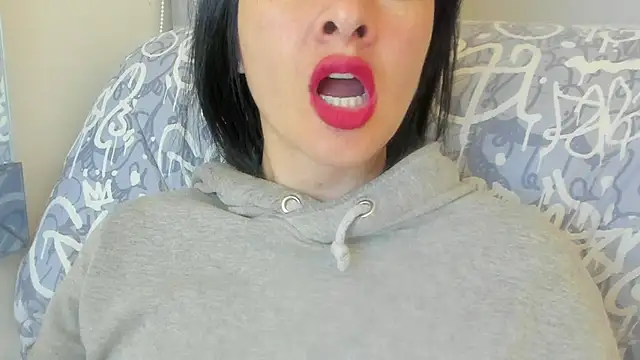 queen fetish online show from July 30, 10:36 am