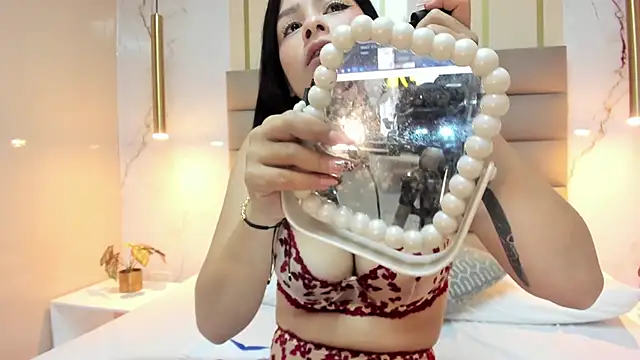 Snapshot of AnneDixie chatting on October 4, 3:04 am AnneDixie online show from October 4, 3:04 am