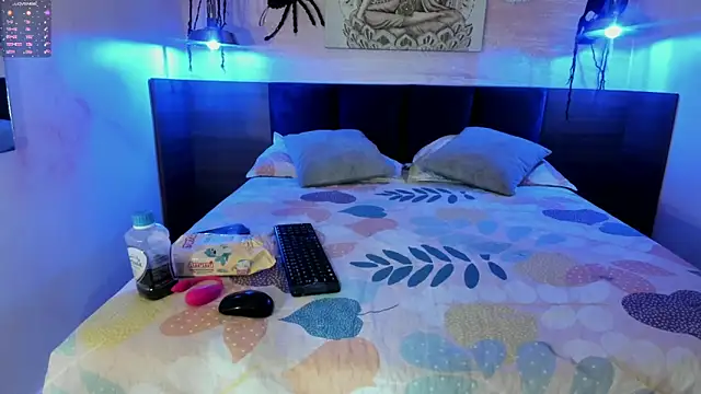 Snapshot of AnneDixie chatting on November 4, 2:54 am AnneDixie online show from November 4, 2:54 am