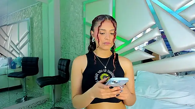 Snapshot of Miia002 chatting on November 25, 4:01 am Miia002 online show from November 25, 4:01 am