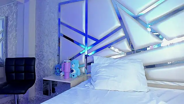 Snapshot of Miia002 chatting on December 5, 3:15 am Miia002 online show from December 5, 3:15 am