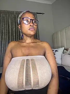 Bustygoddess32 online show from October 10, 11:04 pm