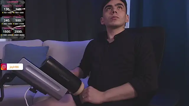 Snapshot of Jey_keler1 chatting on February 24, 1:03 am Jey keler1 online show from February 24, 1:03 am