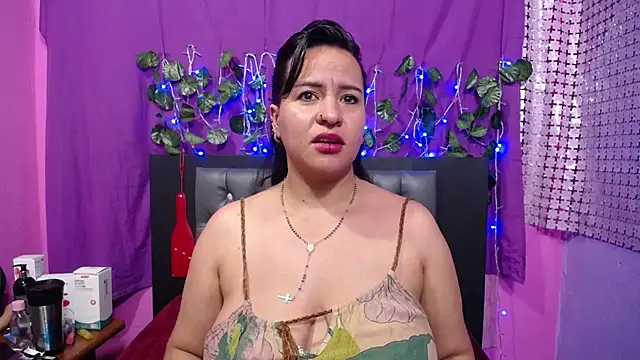 Snapshot of hazel_34 chatting on January 10, 7:11 pm hazel 34 online show from January 10, 7:11 pm
