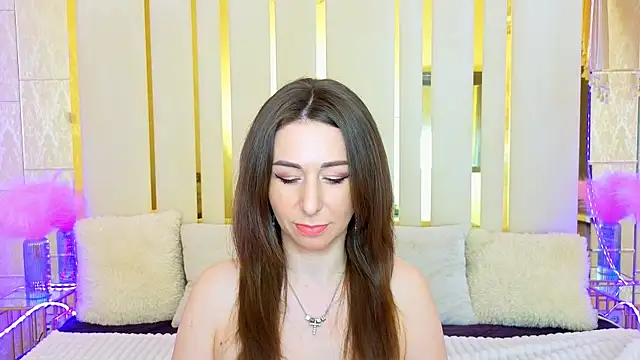 KimmmLi online show from June 18, 1:04 pm