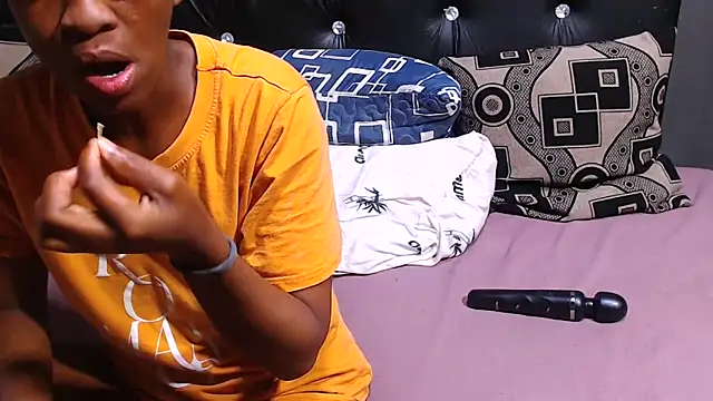 Snapshot of BLACKberry008 chatting on November 16, 7:08 pm BLACKberry008 online show from November 16, 7:08 pm